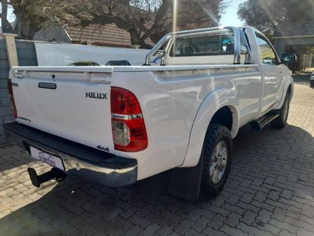2015-Toyota-Hilux-2015-TOYOTA-HILUX-30-D4D-4X4_12