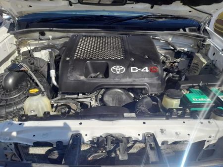 2015-Toyota-Hilux-2015-TOYOTA-HILUX-30-D4D-4X4_3