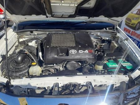 2015-Toyota-Hilux-2015-TOYOTA-HILUX-30-D4D-4X4_4