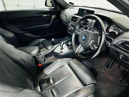2016-BMW-M2-Coupe-Auto_11