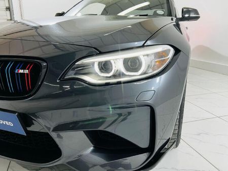 2016-BMW-M2-Coupe-Auto_14