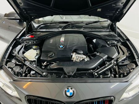 2016-BMW-M2-Coupe-Auto_8