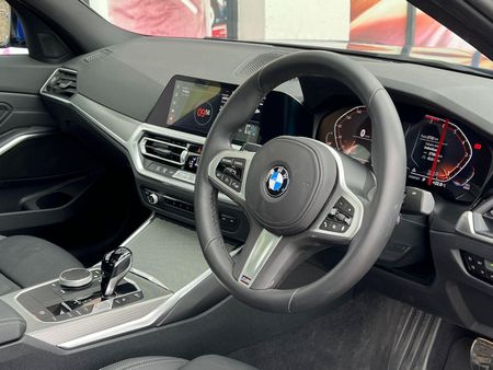 2022-BMW-3-Series-320i-M-Sport_11