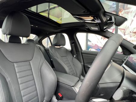2022-BMW-3-Series-320i-M-Sport_12