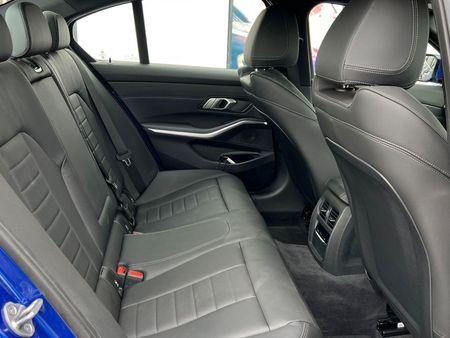 2022-BMW-3-Series-320i-M-Sport_13
