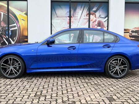 2022-BMW-3-Series-320i-M-Sport_2
