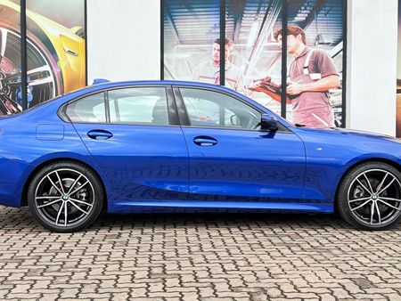 2022-BMW-3-Series-320i-M-Sport_3