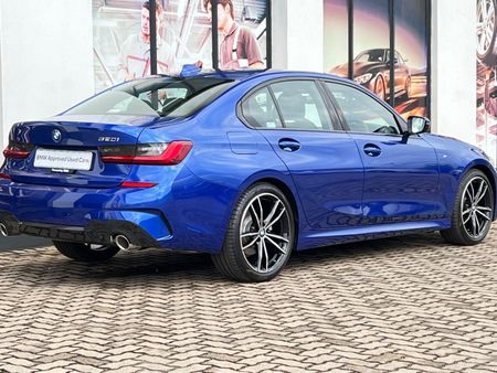 2022-BMW-3-Series-320i-M-Sport_4