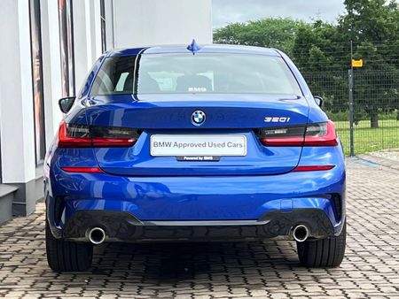 2022-BMW-3-Series-320i-M-Sport_5