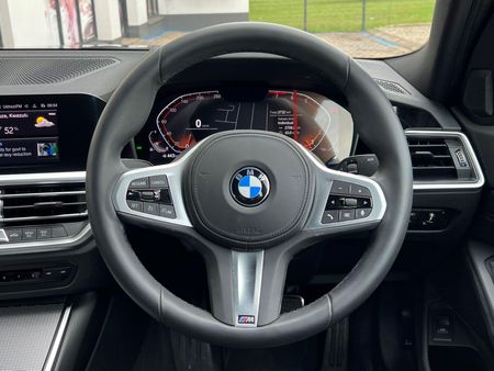 2022-BMW-3-Series-320i-M-Sport_8