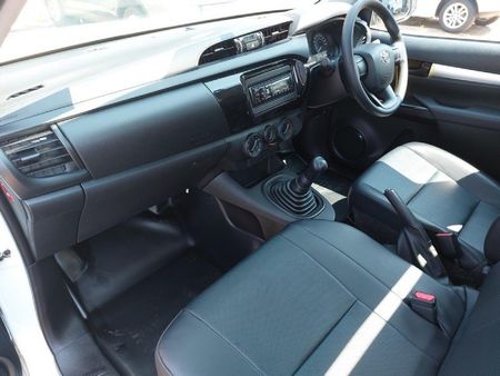 2022-Toyota-Hilux-20-VVTi-S-Single-Cab_9