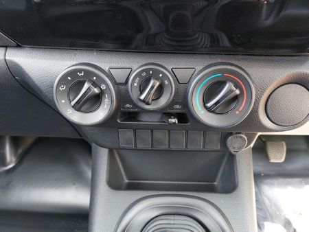2022-Toyota-Hilux-20-VVTi-S-Single-Cab_14