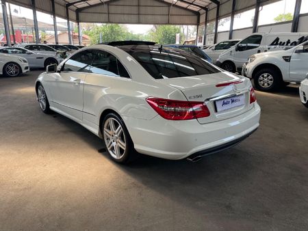 2010-Mercedes-Benz-E-Class-E-350-Coupe_5