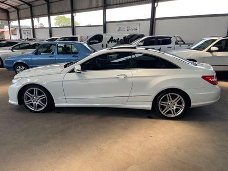 2010-Mercedes-Benz-E-Class-E-350-Coupe_7