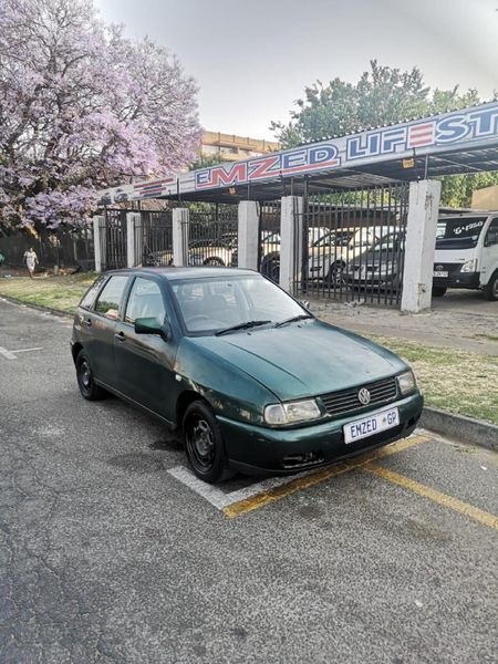 2002-Volkswagen-Polo-Playa-14-S_0