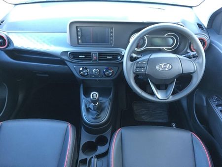 2022-Hyundai-Grand-i10-10-Fluid_9