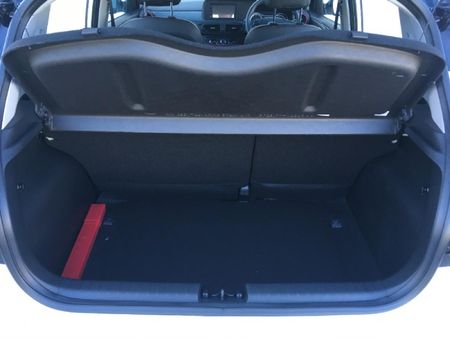 2022-Hyundai-Grand-i10-10-Fluid_4