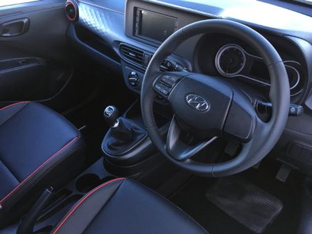 2022-Hyundai-Grand-i10-10-Fluid_6
