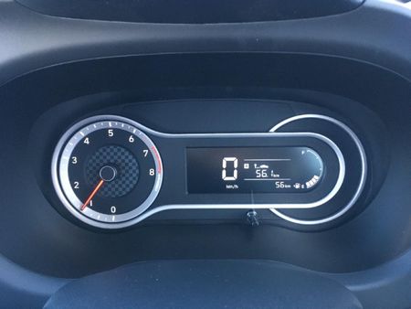 2022-Hyundai-Grand-i10-10-Fluid_7