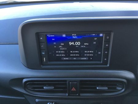 2022-Hyundai-Grand-i10-10-Fluid_8