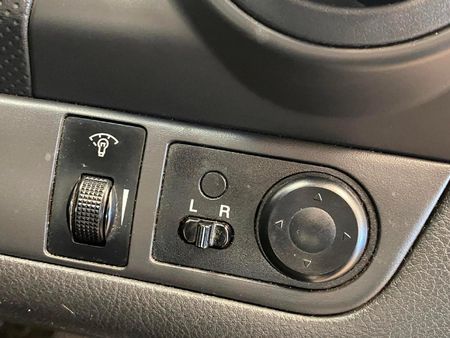 2013-Chevrolet-Aveo-16-LS_13