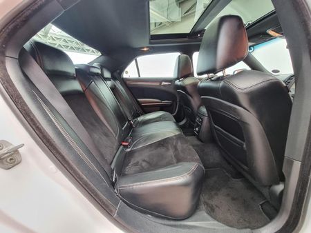 2014-Chrysler-300C-SRT8_16