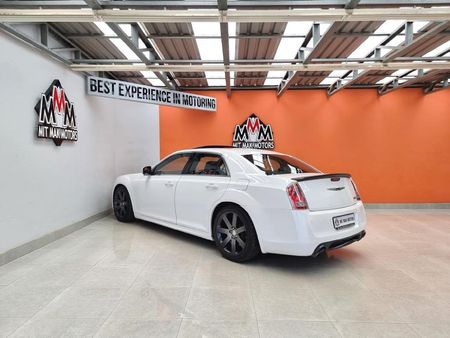 2014-Chrysler-300C-SRT8_17