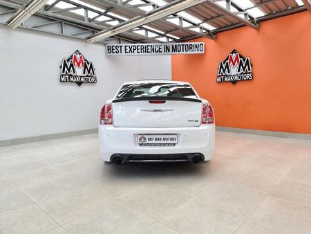 2014-Chrysler-300C-SRT8_18