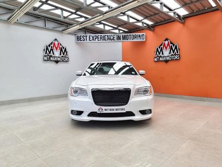 2014-Chrysler-300C-SRT8_2