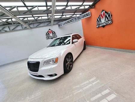 2014-Chrysler-300C-SRT8_6
