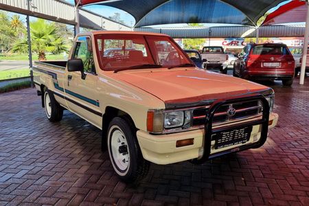 1996-Toyota-Hilux-2400-D-Raider-Single-Cab_0