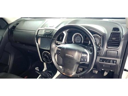 2019-Isuzu-D-Max-300-LX-Double-Cab_9