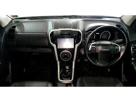 2019-Isuzu-D-Max-300-LX-Double-Cab_4