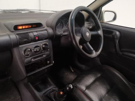 2002-Opel-Corsa-16-GSi_9