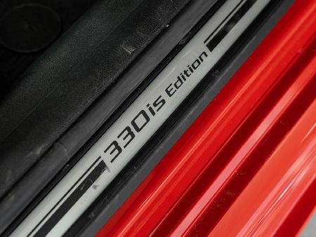 2021-BMW-3-Series-330is-Edition_16