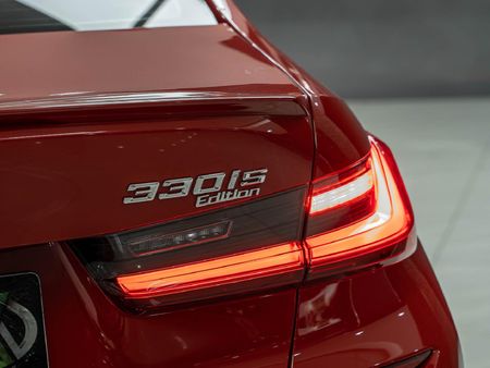 2021-BMW-3-Series-330is-Edition_5