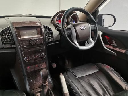 2013-Mahindra-XUV-500-22D-mHawk-7-seat-W8_9