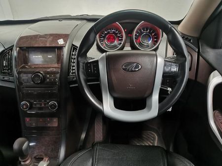2013-Mahindra-XUV-500-22D-mHawk-7-seat-W8_10