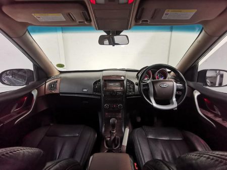 2013-Mahindra-XUV-500-22D-mHawk-7-seat-W8_12