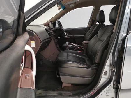 2013-Mahindra-XUV-500-22D-mHawk-7-seat-W8_8