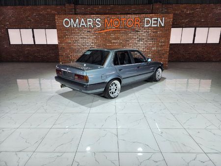 1989-BMW-3-Series-323i_3