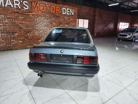1989-BMW-3-Series-323i_4