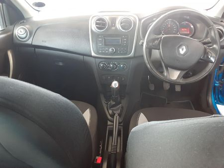 2015-Renault-Sandero-900T-Stepway_10
