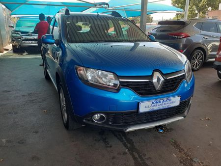 2015-Renault-Sandero-900T-Stepway_1