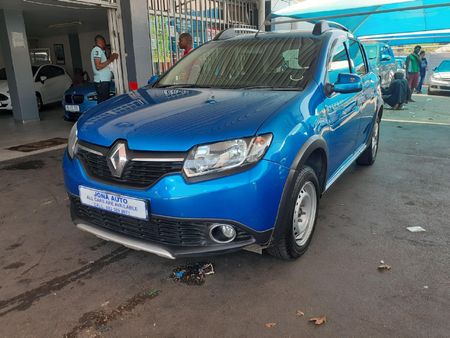 2015-Renault-Sandero-900T-Stepway_2