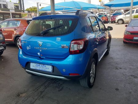 2015-Renault-Sandero-900T-Stepway_4