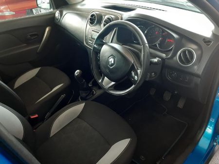 2015-Renault-Sandero-900T-Stepway_7