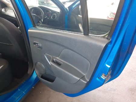 2015-Renault-Sandero-900T-Stepway_8