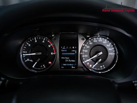 2022-Toyota-Hilux-24-GD-6-Raised-Body-Raider-Extended-Cab_11