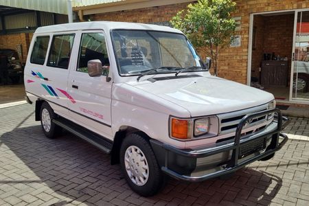1994-Toyota-Venture-2200-64_0